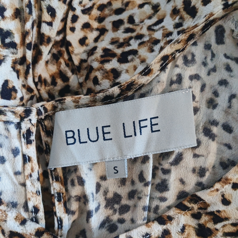 Leopard Flutter Ruffle Crop Top - Blue Life - Picture 3 of 9